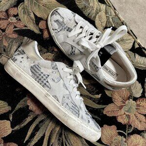 White grey and silver Steve Madden Philosophy fur lace up star sneakers sz10 ⭐